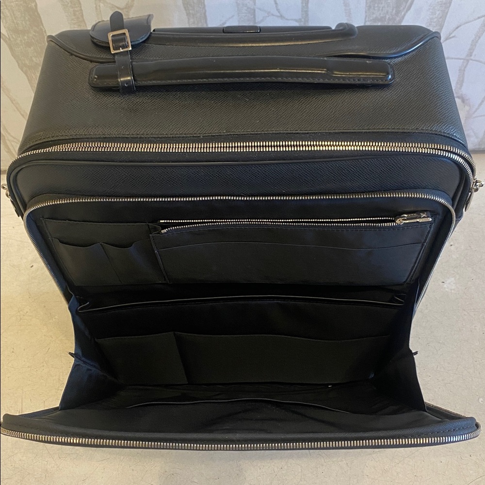 Louis Vuitton Taiga Pegasus Legere Business
Carry Noir Bag Suitcase Black - Picture 13 of 17